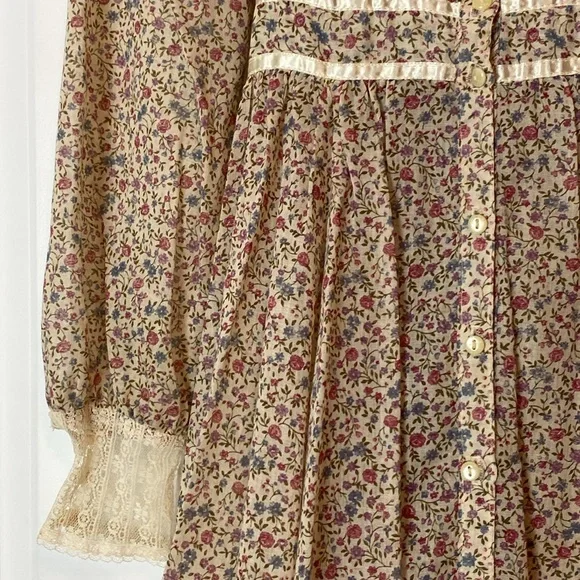 Vintage Cottage Core Gunne Sax Ditsy Floral and Lace Prairie Maxi Dress - Picture 4 of 17